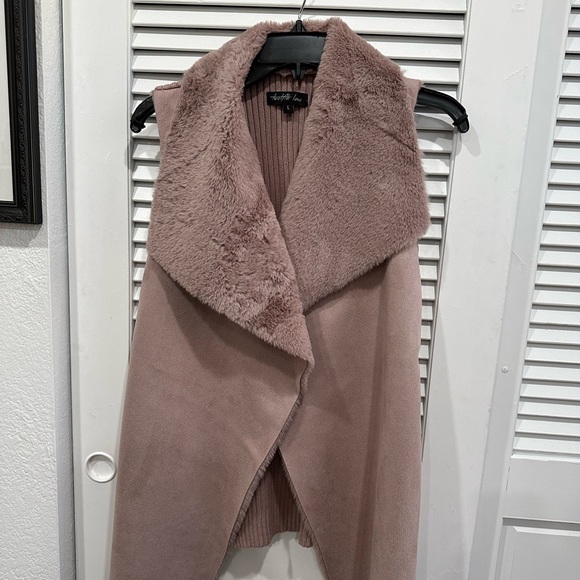 Cozy and elegant vest, rose color. - Picture 2 of 3